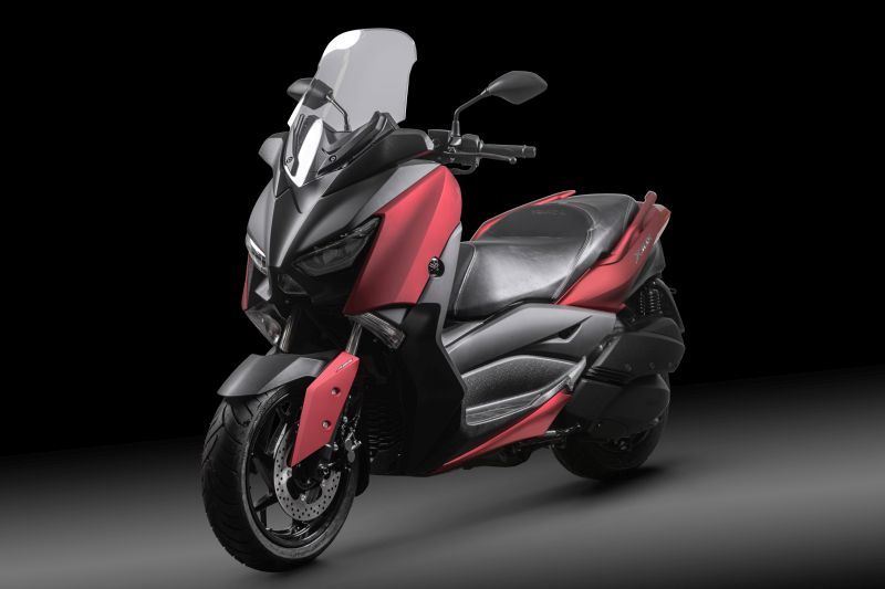 Nova Yamaha XMAX ABS conta com conforto e performance esportiva