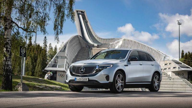 Mercedes-Benz lança seu primeiro carro elétrico no Brasil e mostra outras três novidades