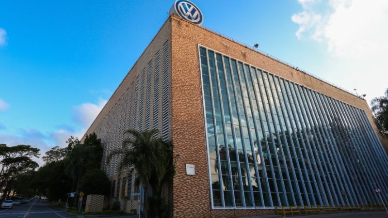 Combate à covid-19: VW garante Nivus, mas congela investimentos por 3 meses