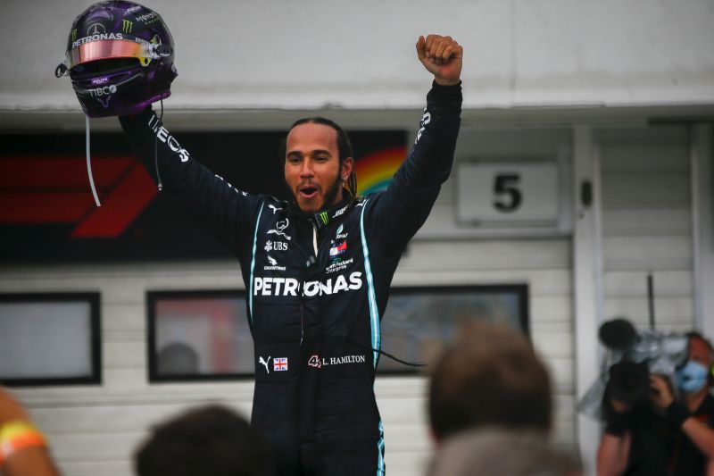 Opinião: Hamilton domina o GP da Hungria e assume a liderança do campeonato