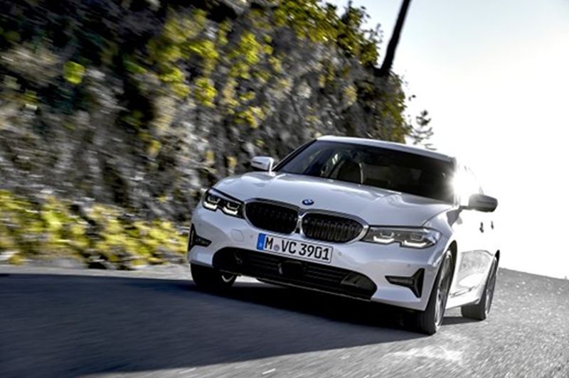 BMW 320i GP vem acompanhado de concierge, sistema de navegação e preparação para Apple Car Play