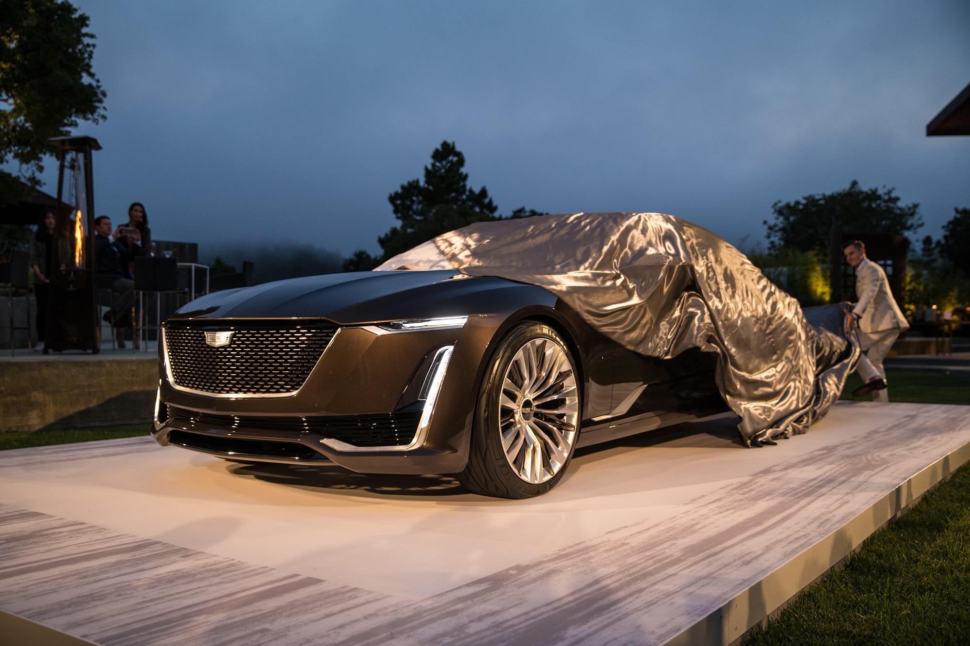 Cadillac Celestiq tem visual REVELADO em vídeo de estreia; confira o design do novo Sedã elétrico de luxo