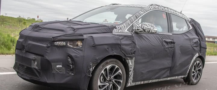 Chevrolet Bolt EUV começa a ter seu design DIVULGADO