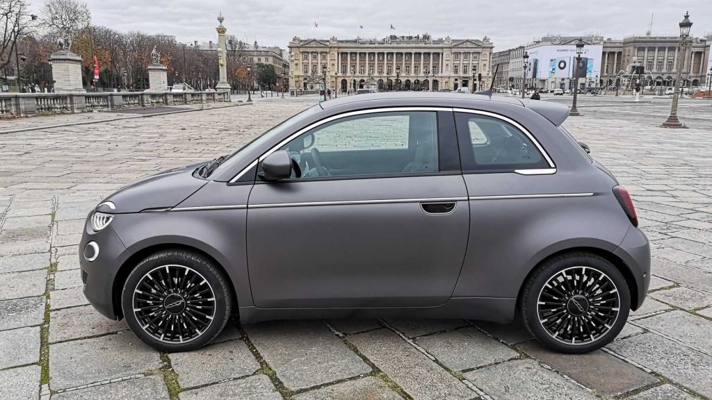 Novo Fiat 500 elétrico é FLAGRADO em Belo Horizonte