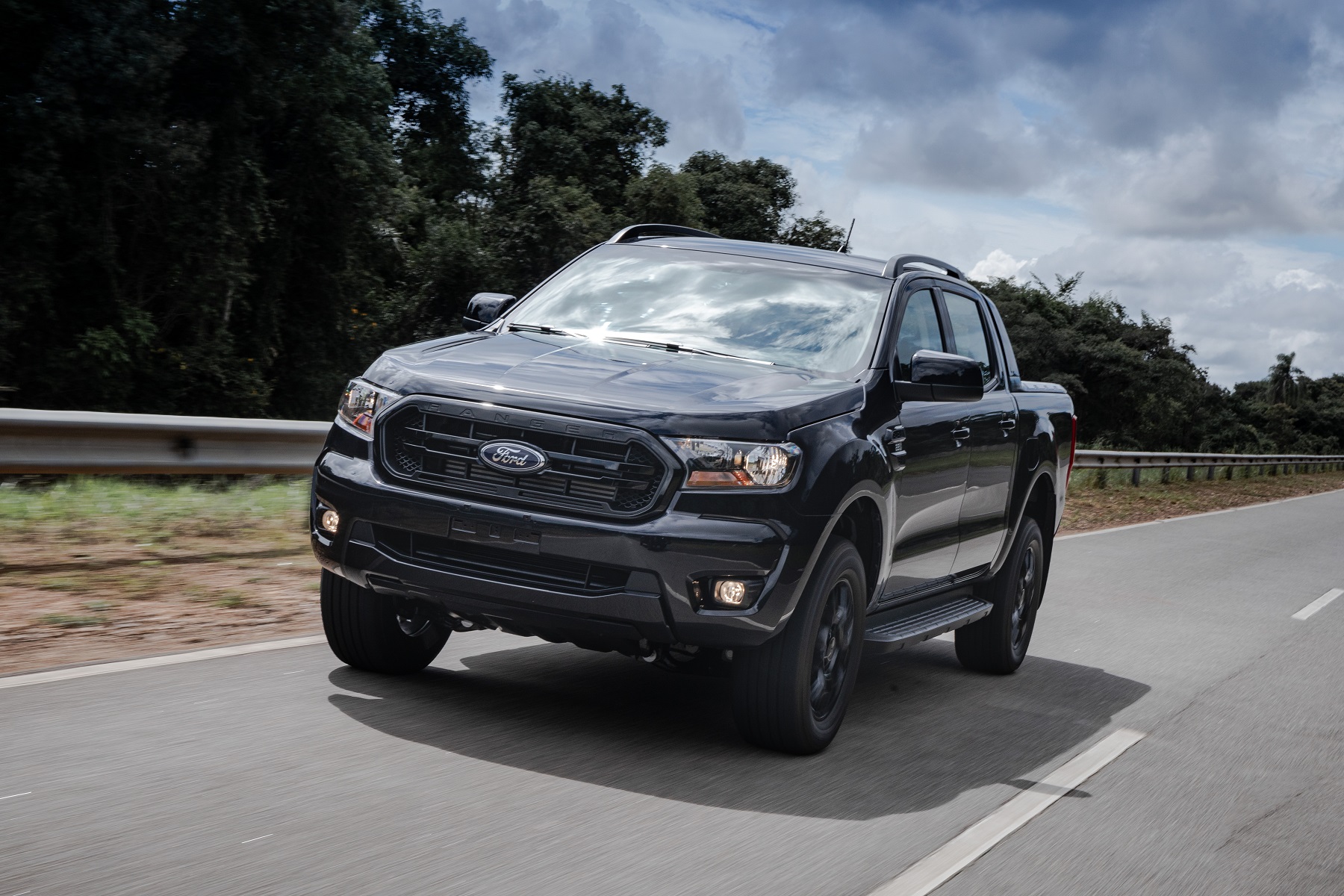 Ford Ranger Black 2022 é lançada com preço de Fiat Toro