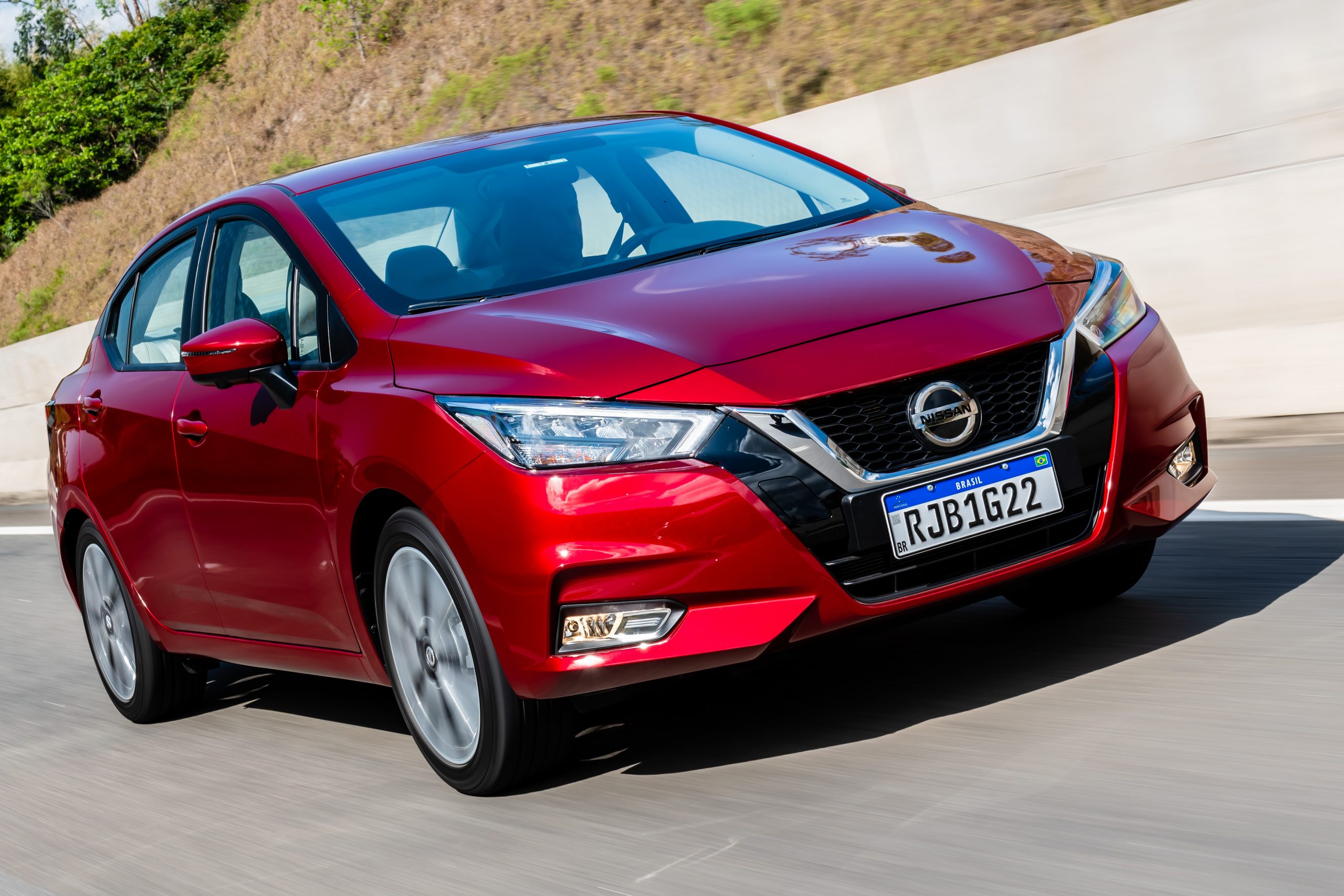 Novo Versa ou Versa V-Drive? Saiba como escolher entre os sedãs da Nissan