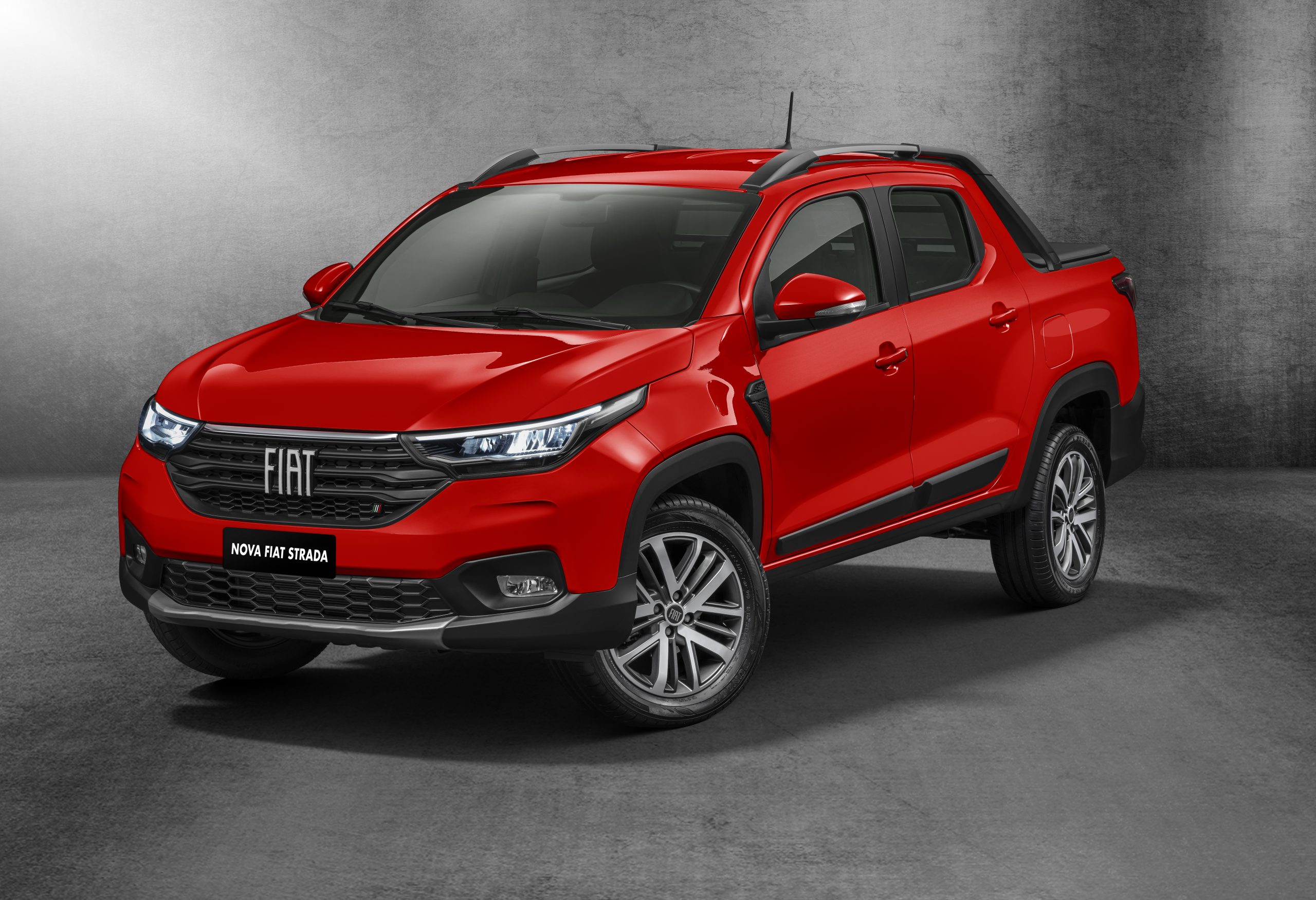 Fiat Toro básica ou Strada completa? Qual picape leva a melhor?