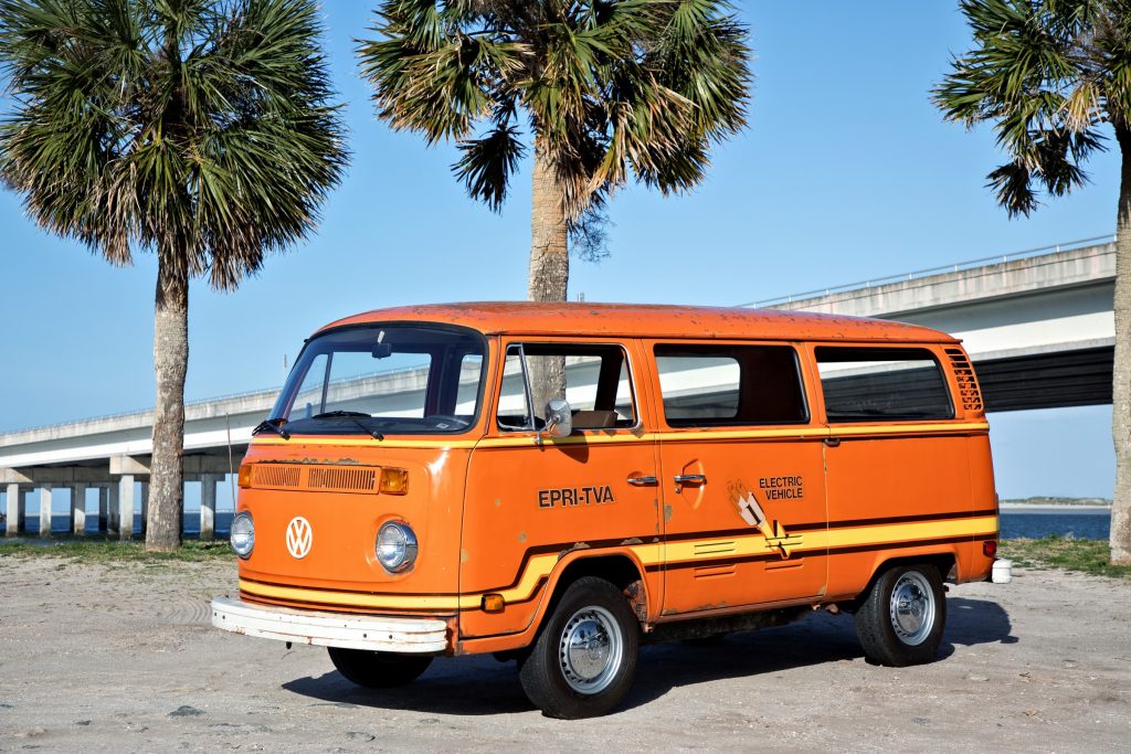 Essa VW Kombi elétrica viveu o futuro em 1979