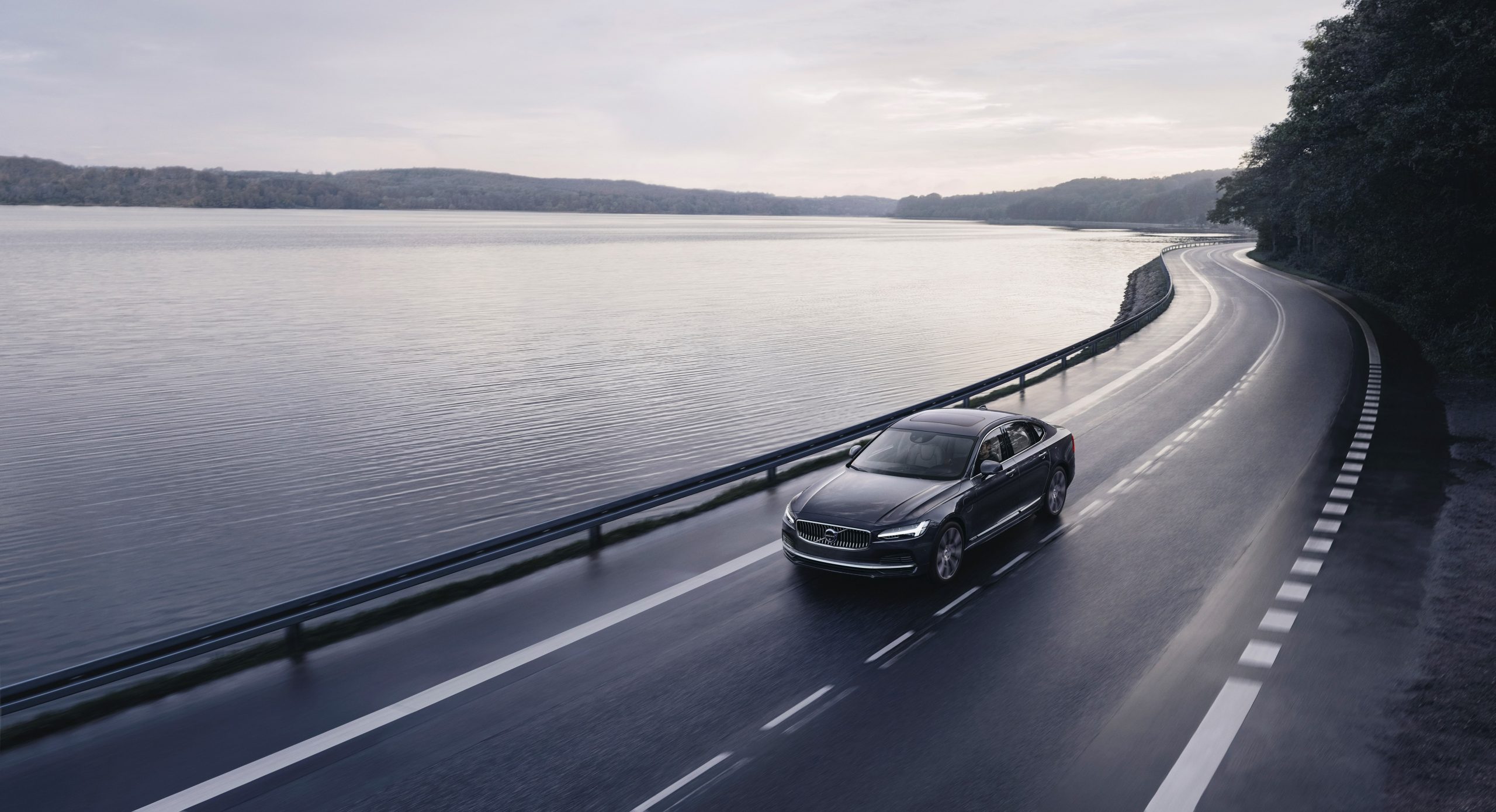 Volvo S90 Recharge 2021: conheça o luxo do sedã grande híbrido