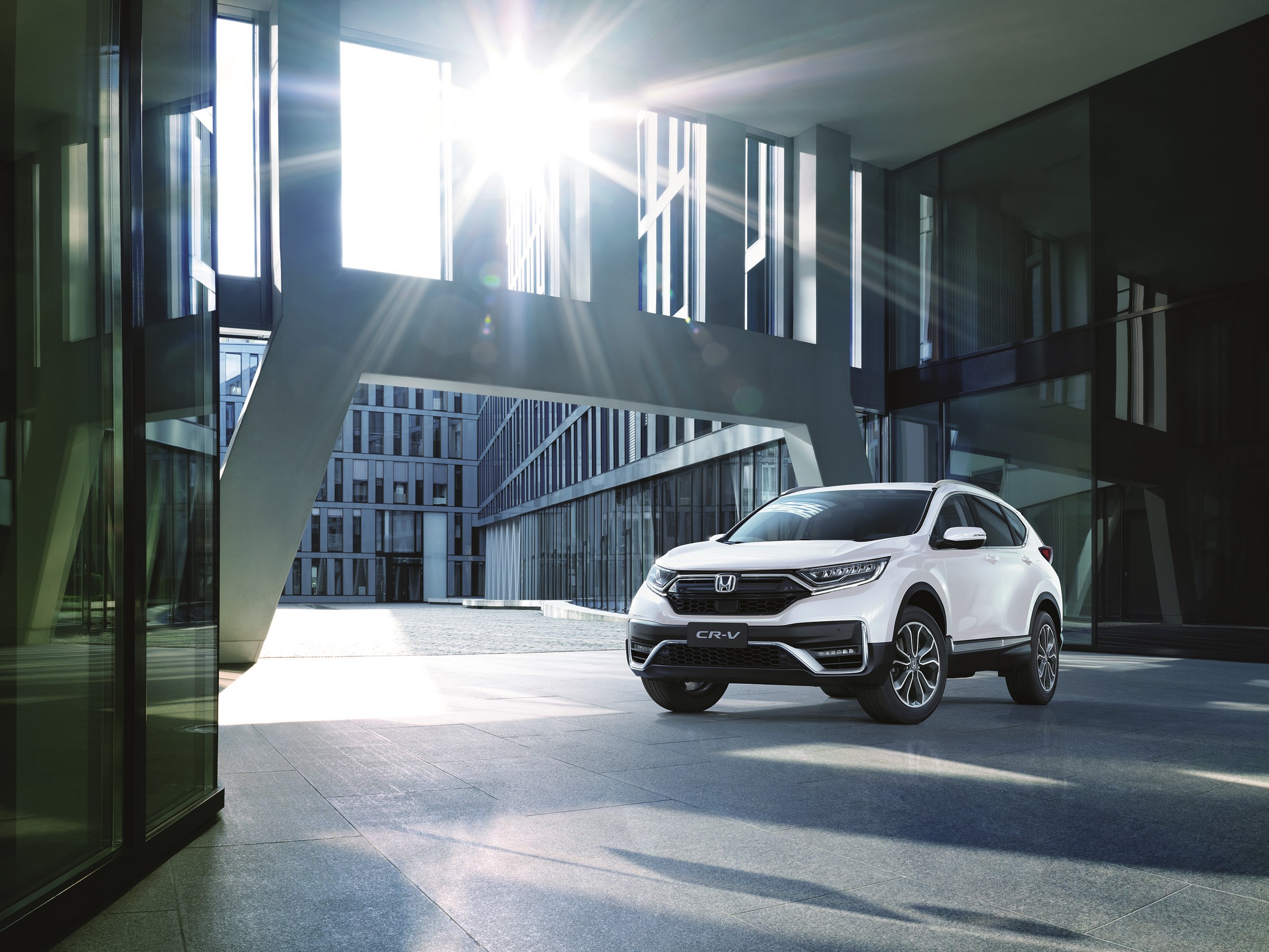 Honda CR-V 2021 chega mais equipado e mais caro