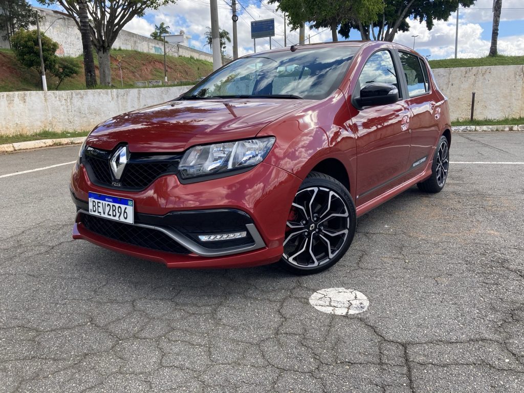 Testamos: Renault Sandero RS é divertido, mas consegue agradar no dia a dia?