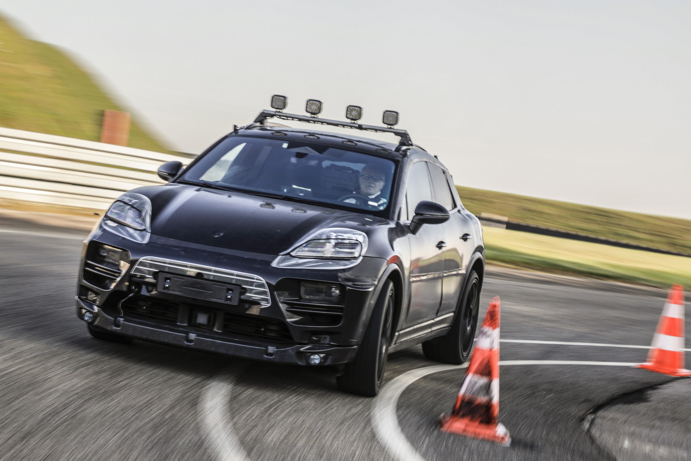 Porsche prepara Macan elétrico para 2023