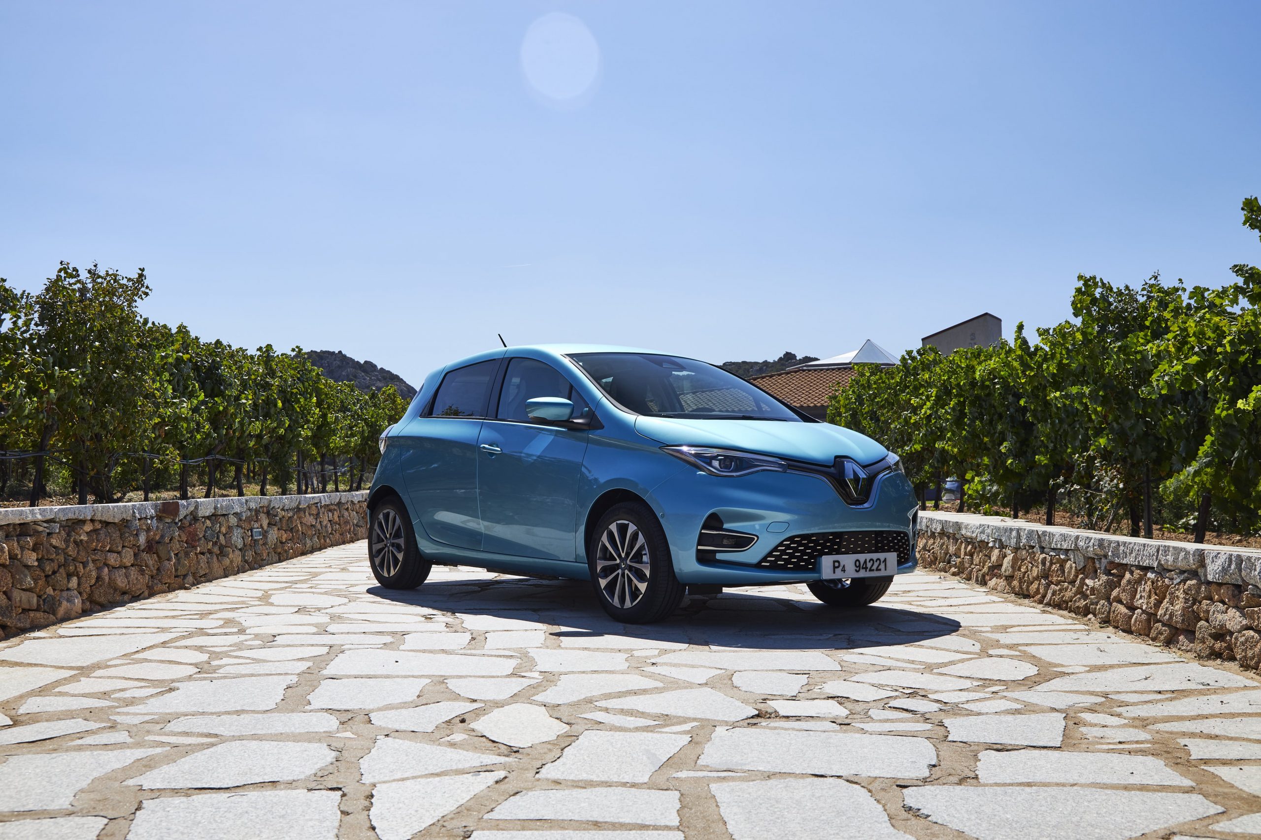 Nissan Leaf ou Renault Zoe 2022? Qual elétrico vale a pena comprar?