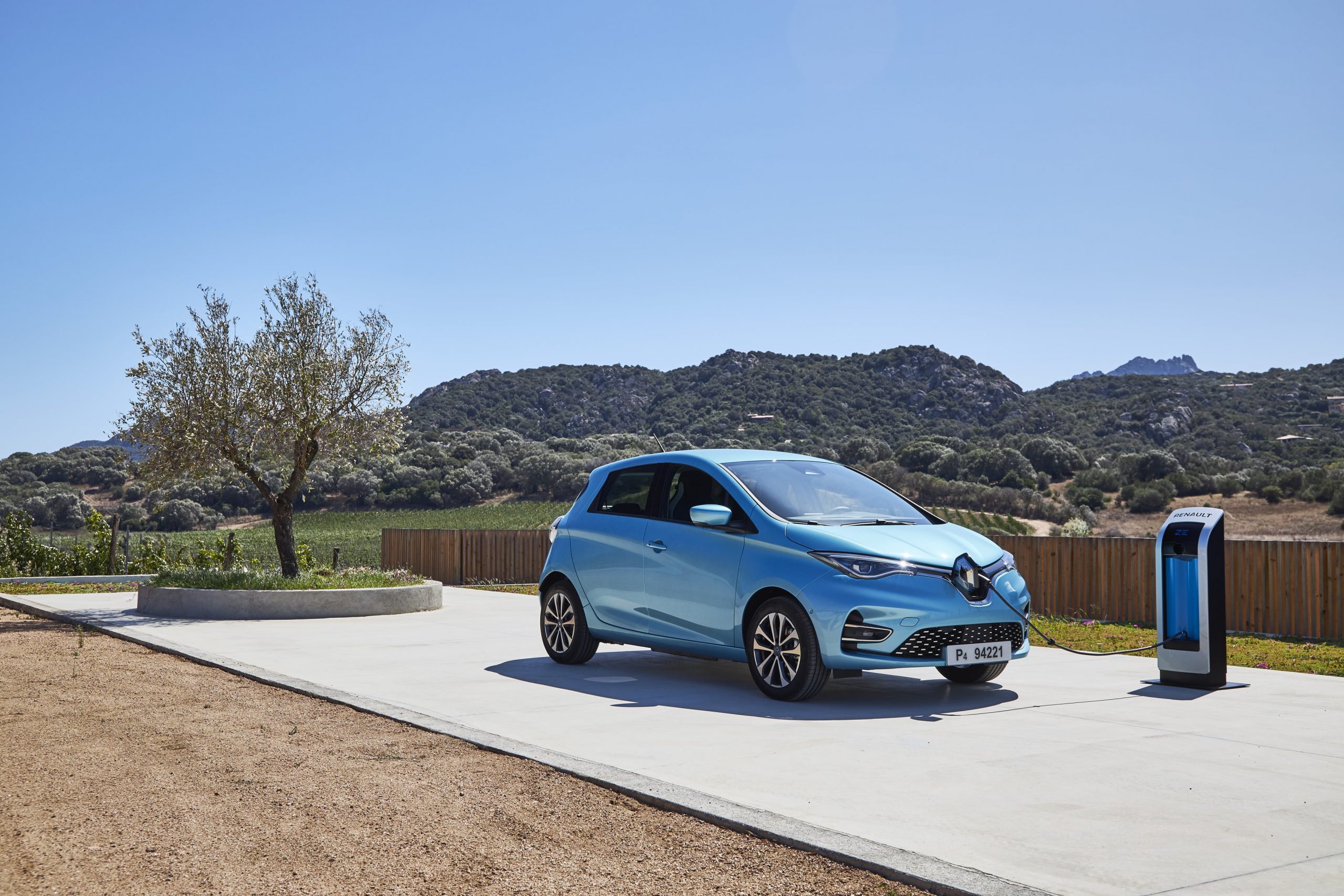 Renault Zoe ou Chevrolet Bolt: descubra qual elétrico vale mais a compra