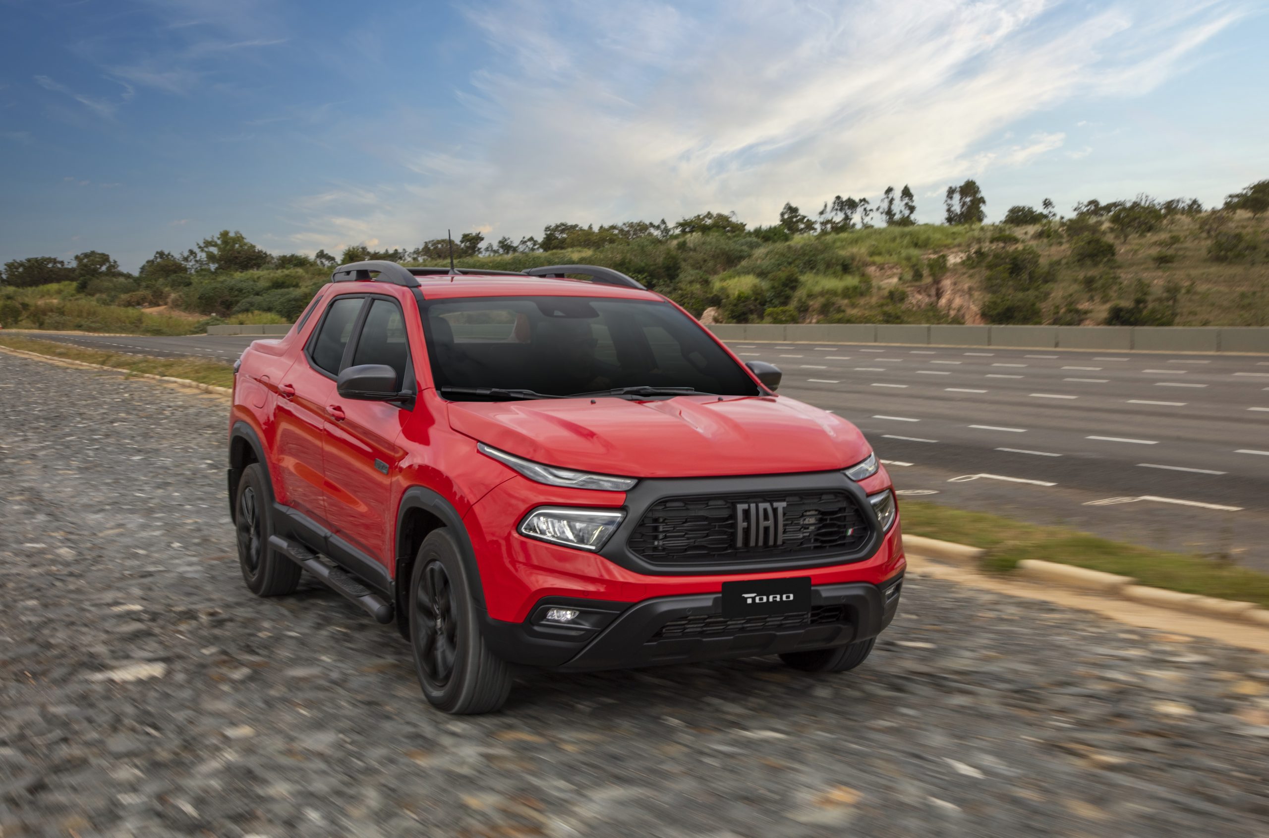 Nova Fiat Toro Ultra ou Ford Ranger Black? Qual picape é mais vantajosa?