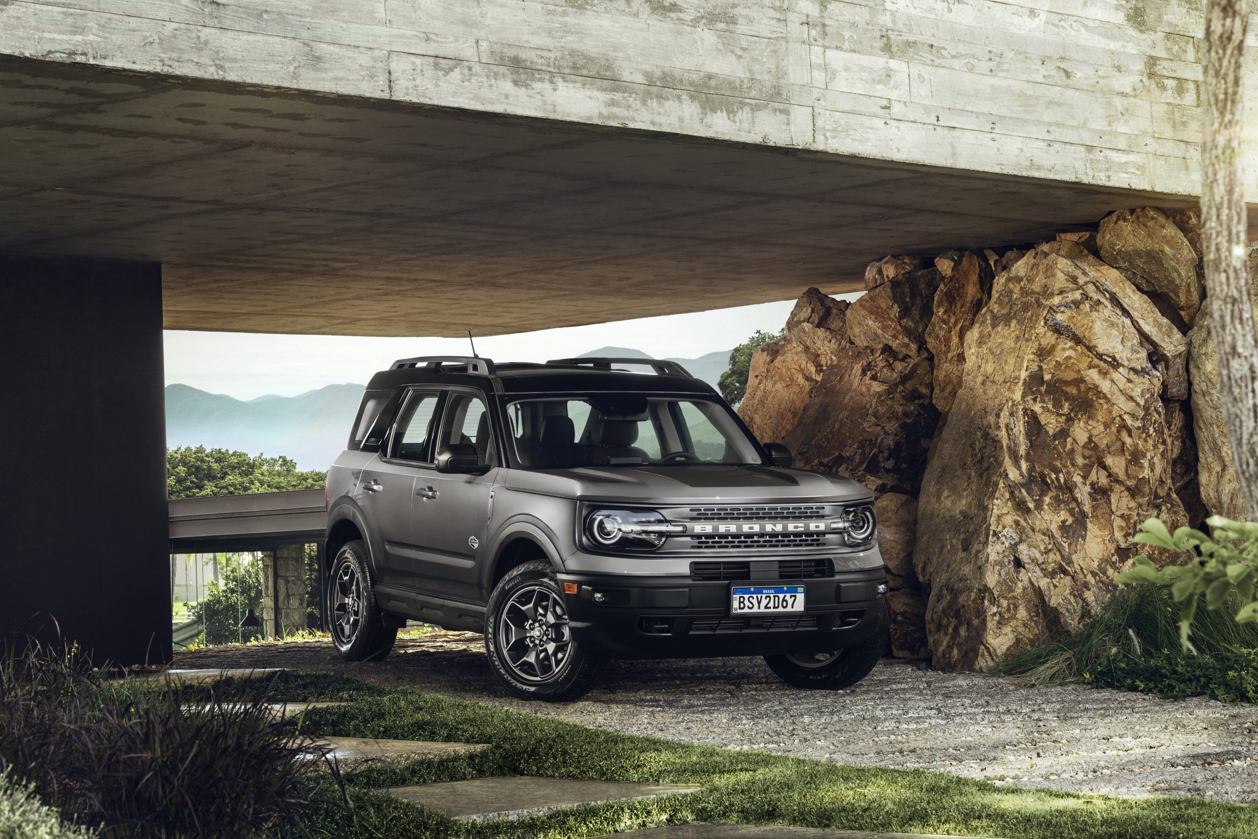 Jeep Compass Trailhawk ou Ford Bronco? Qual SUV 4×4 leva a melhor?