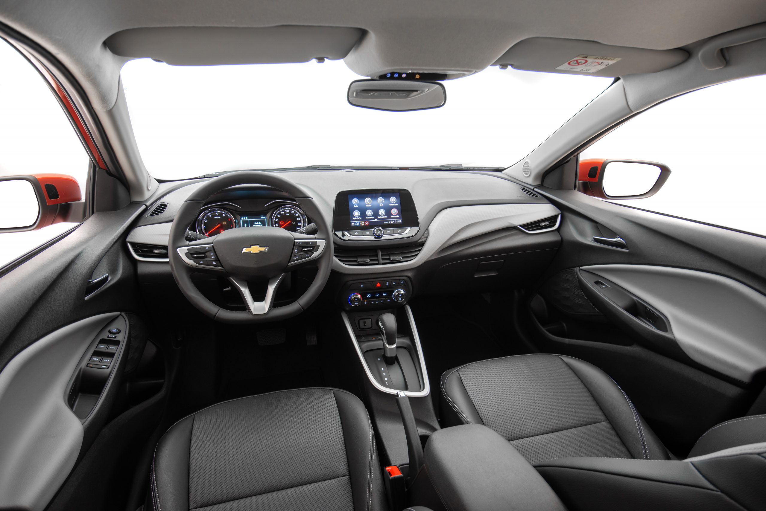 Chevrolet Onix 2022: As diferenças das versões básica e completa