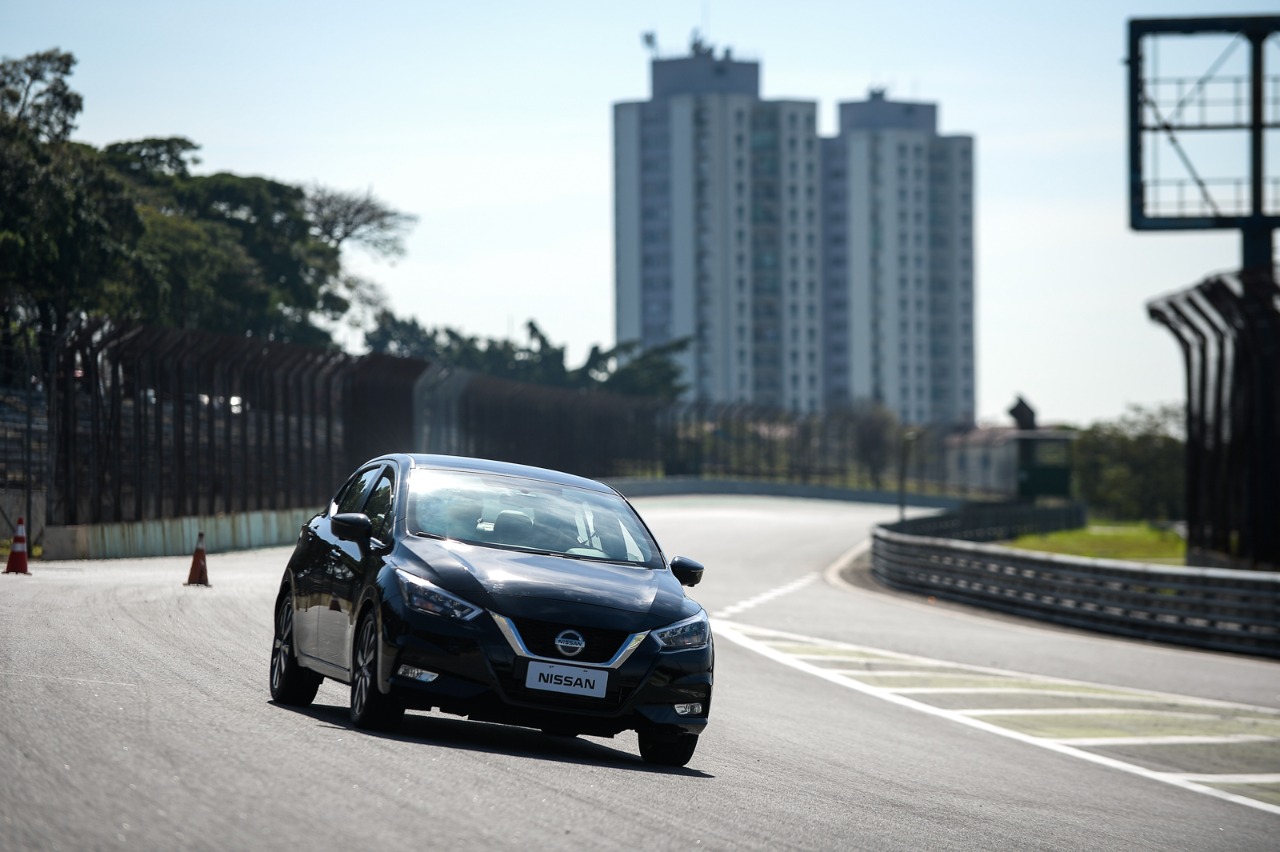 Clientes da Nissan vão dirigir em um autódromo importante do Brasil