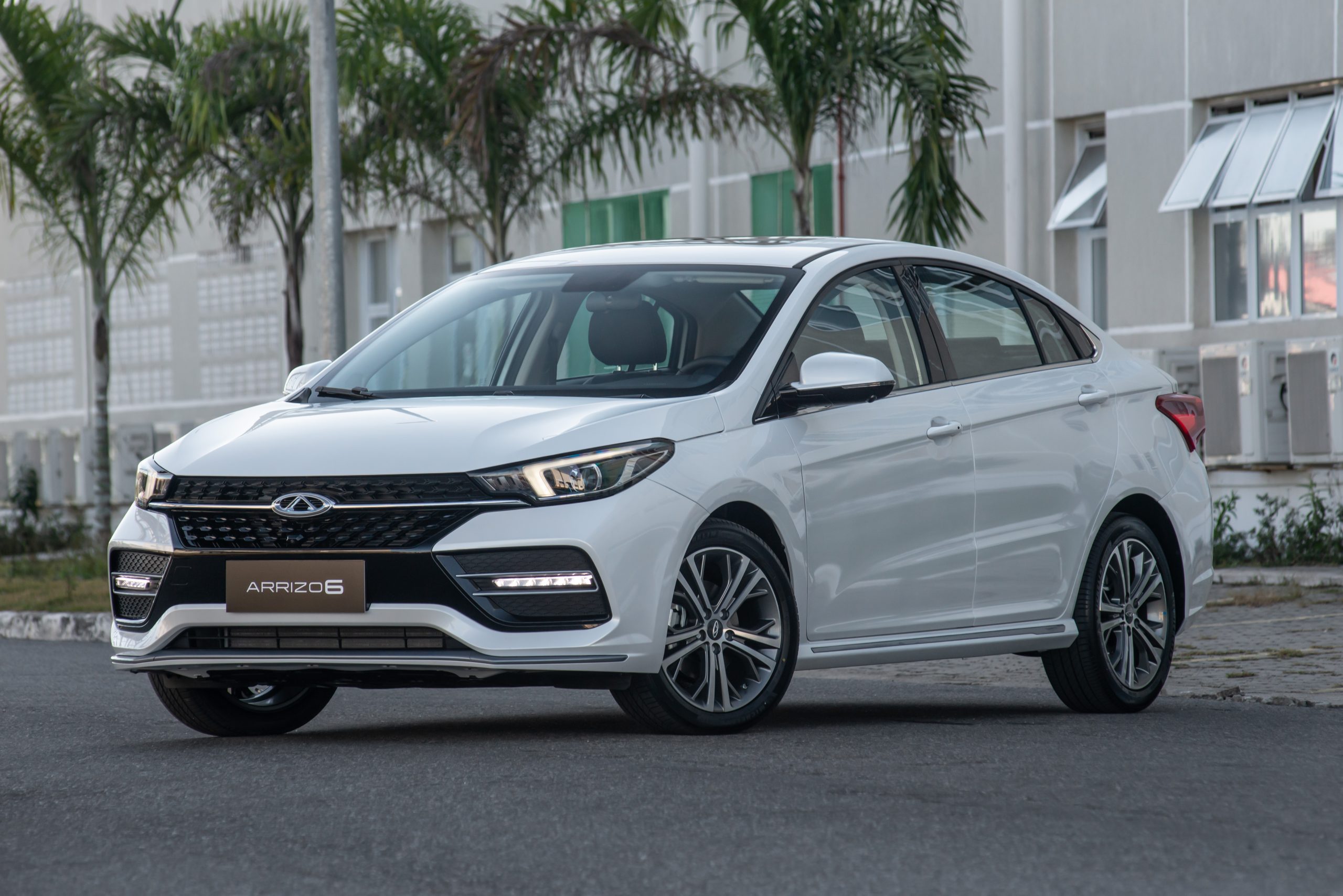 Caoa Chery Arrizo 6 ou Chevrolet Cruze? Qual sedã turbo leva a melhor?