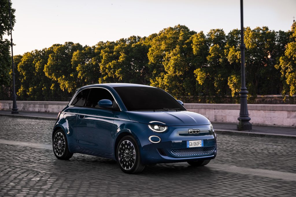 Fiat 500 e Peugeot 208 e-GT 