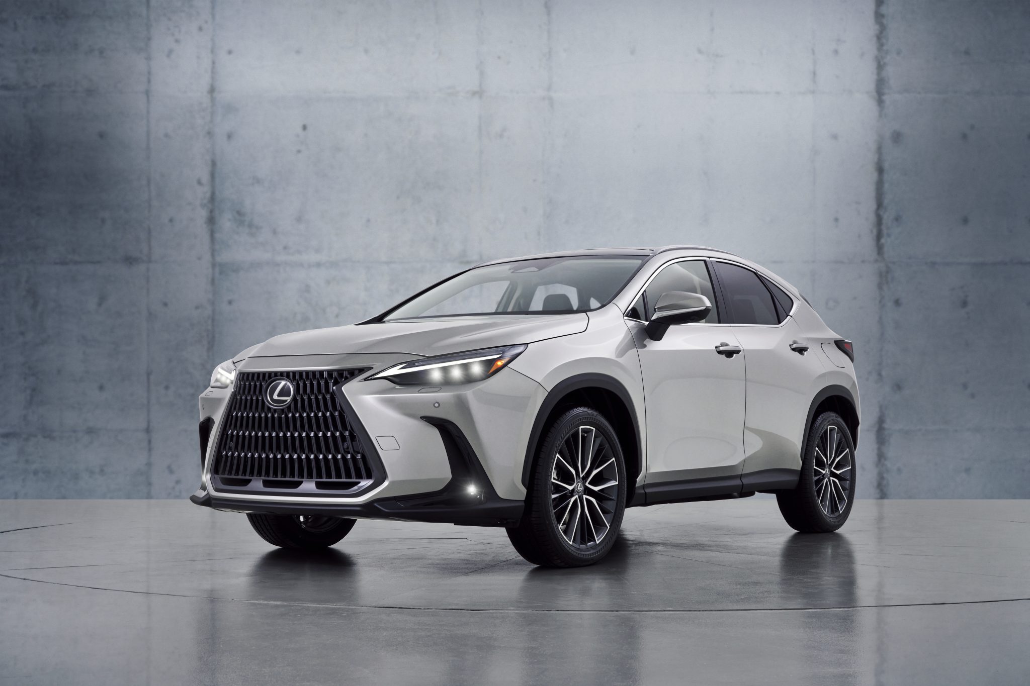 Lexus NX 2022 Plug-In é lançado e pode vir para o Brasil; conheça