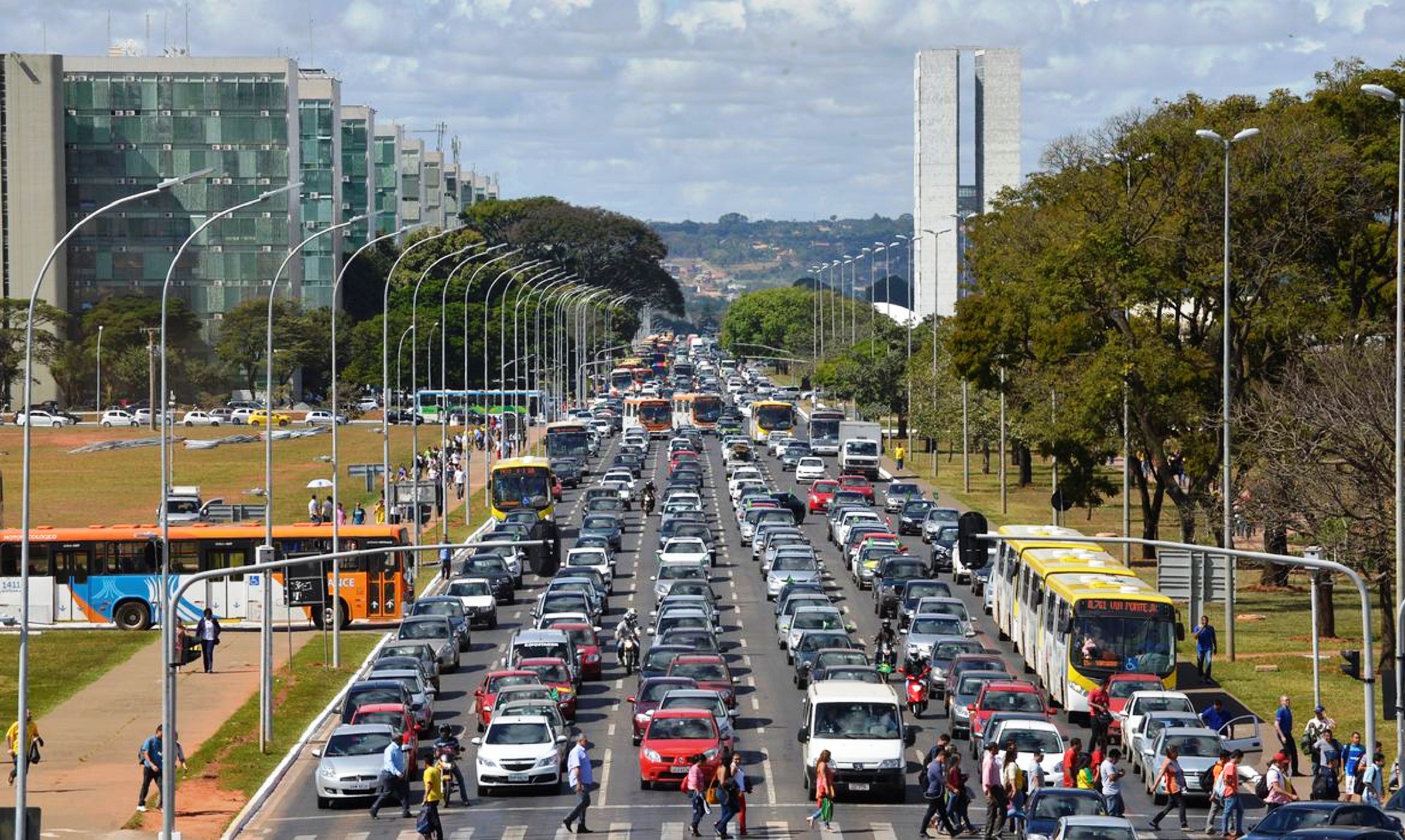 Saiba como é possível pedir o emplacamento digital no Brasil