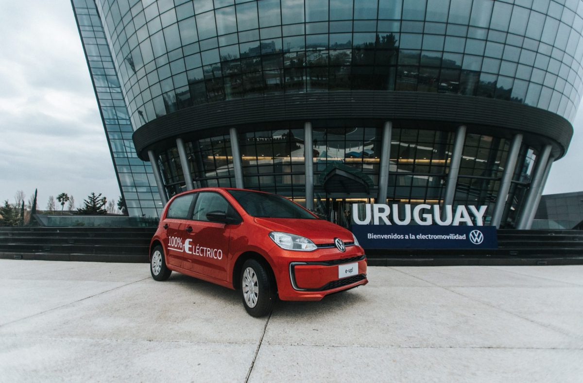 Volkswagen Up elétrico é lançado na América do Sul