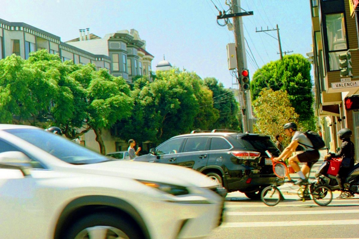 Carro, transporte por aplicativo ou bike elétrica? Qual compensa mais?