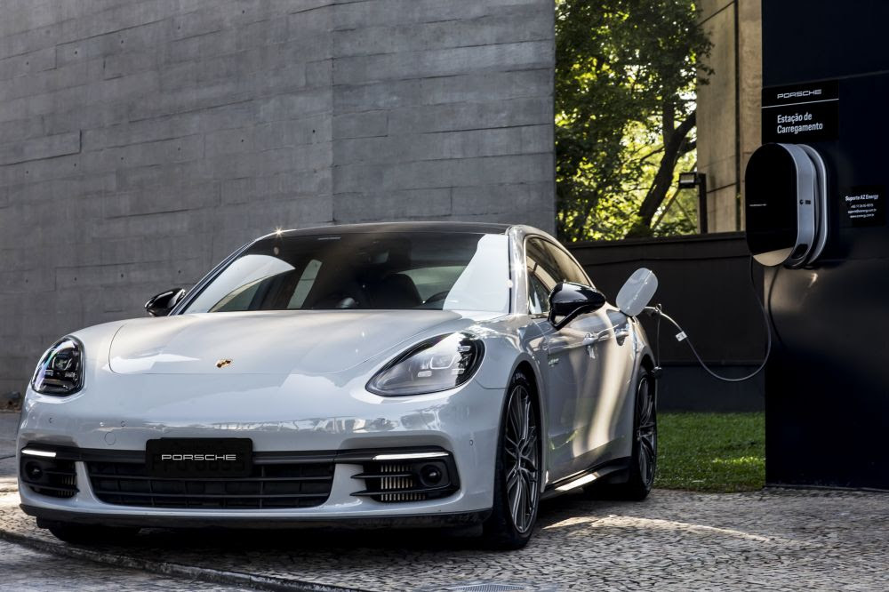 Estações de recarga da Porsche são instaladas em hotéis brasileiros