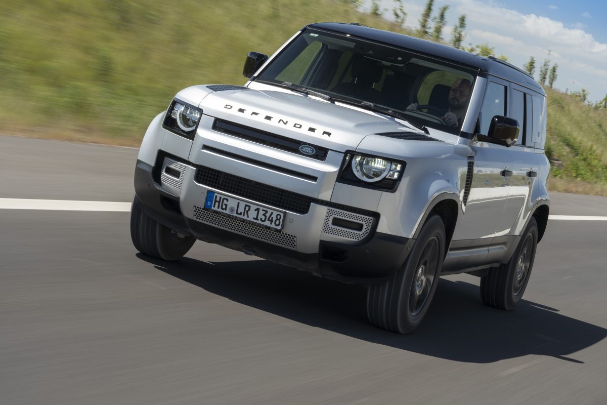 Novo Land Rover Defender 130 tem imagens reveladas; confira