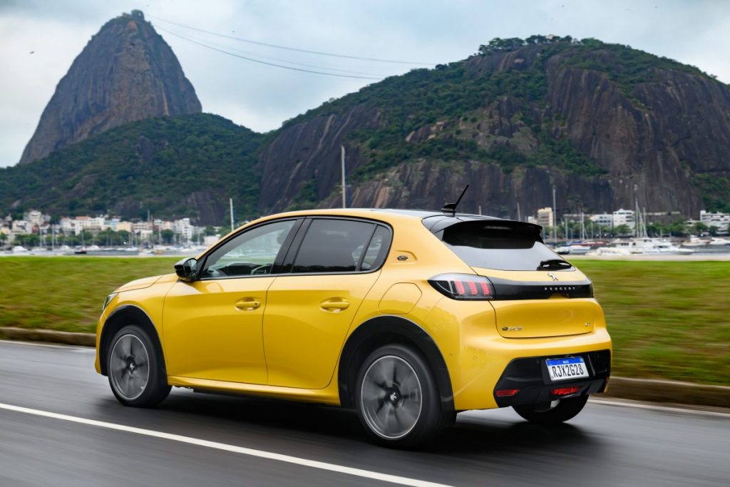 Novo Peugeot e-208 GT tem preço de R$ 244.990