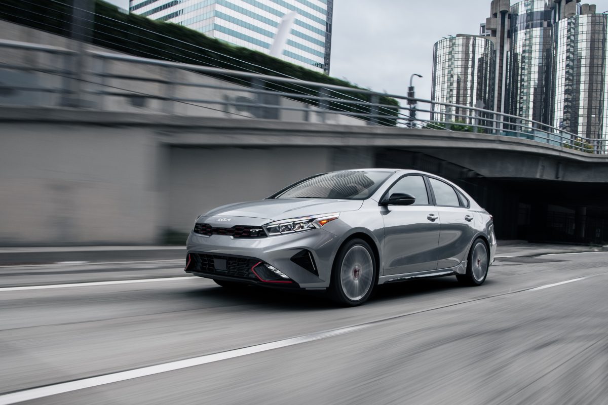 Kia Cerato 2022 estreia facelift que virá para o Brasil; conheça o modelo