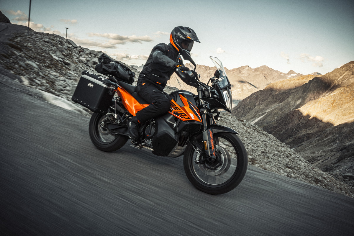 Moto KTM 890 Adventure chega ao Brasil; conheça modelo e preços