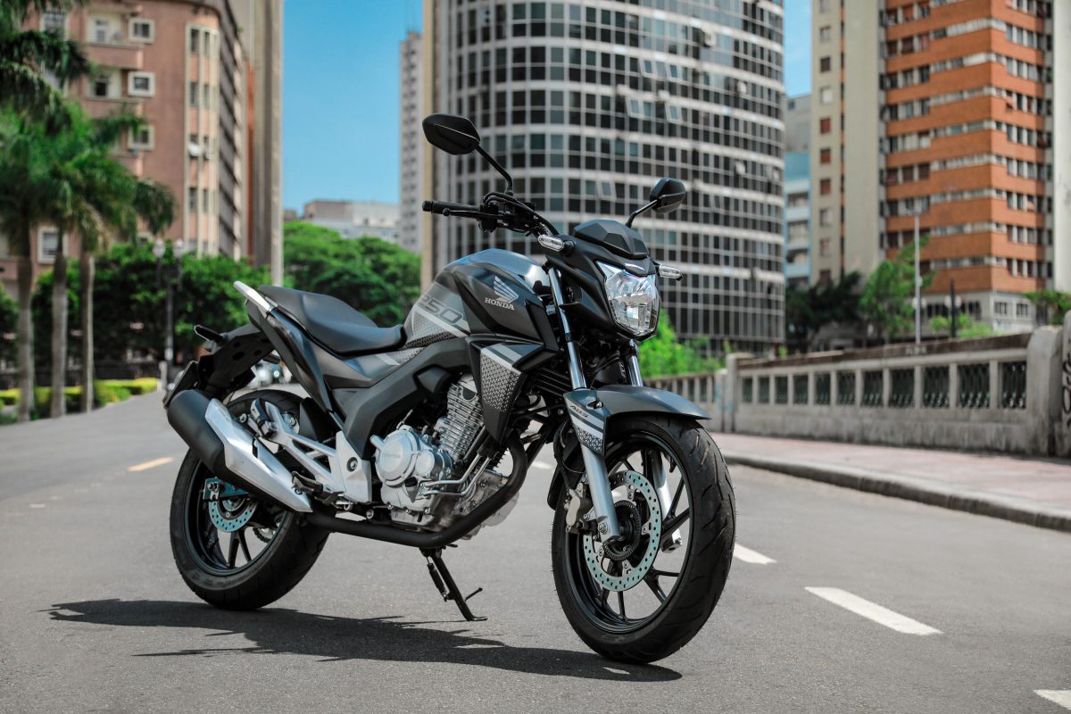 Motos Honda CB Twister 2022 tem novas cores e grafismos; confira!