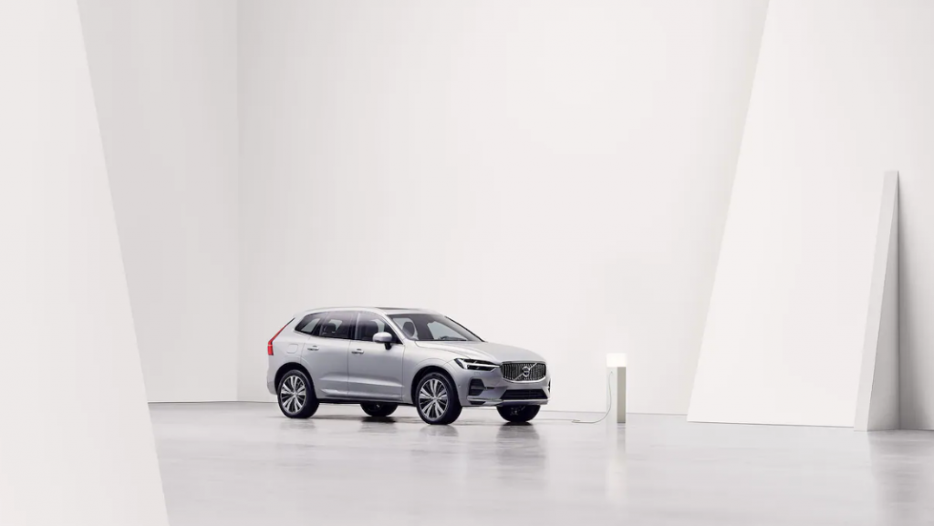 principais destaques no novo Volvo XC60 2022 são o visual sofisticado, o desempenho e a tecnologia 