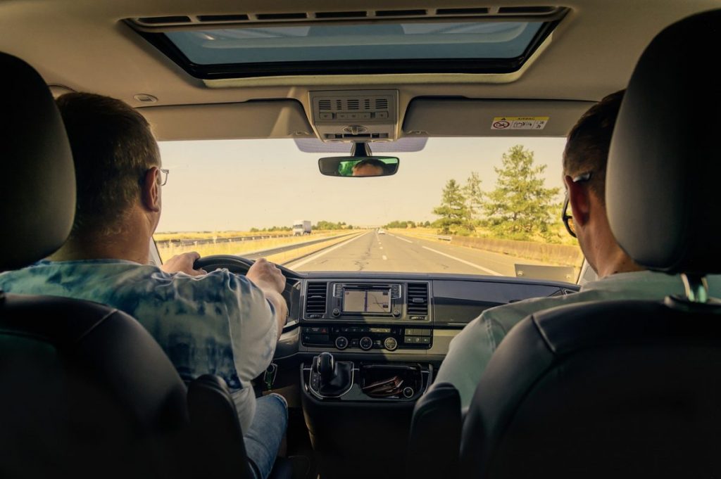 Dicas de revisão do carro no período das férias