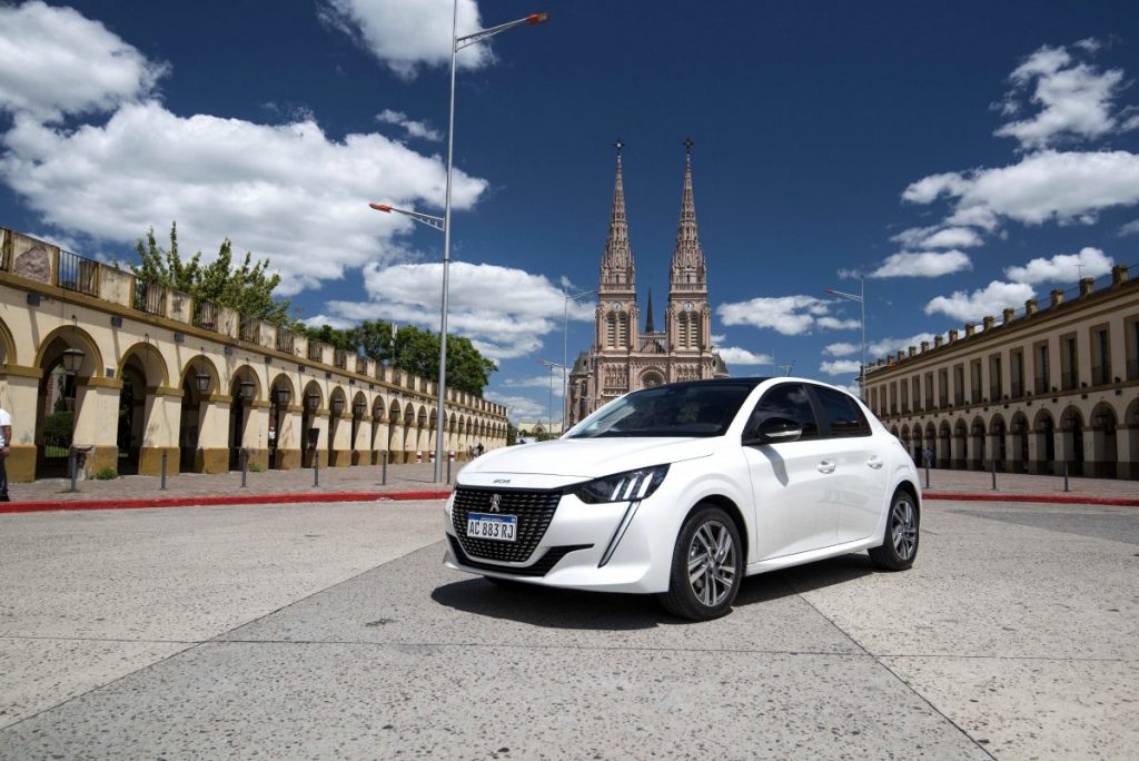 Peugeot 208 é convocado para recall por problemas na bomba de combustível