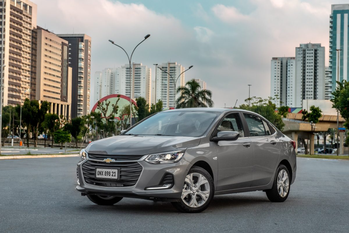 Onix lidera pela primeira vez a lista de carros mais vendidos do Brasil