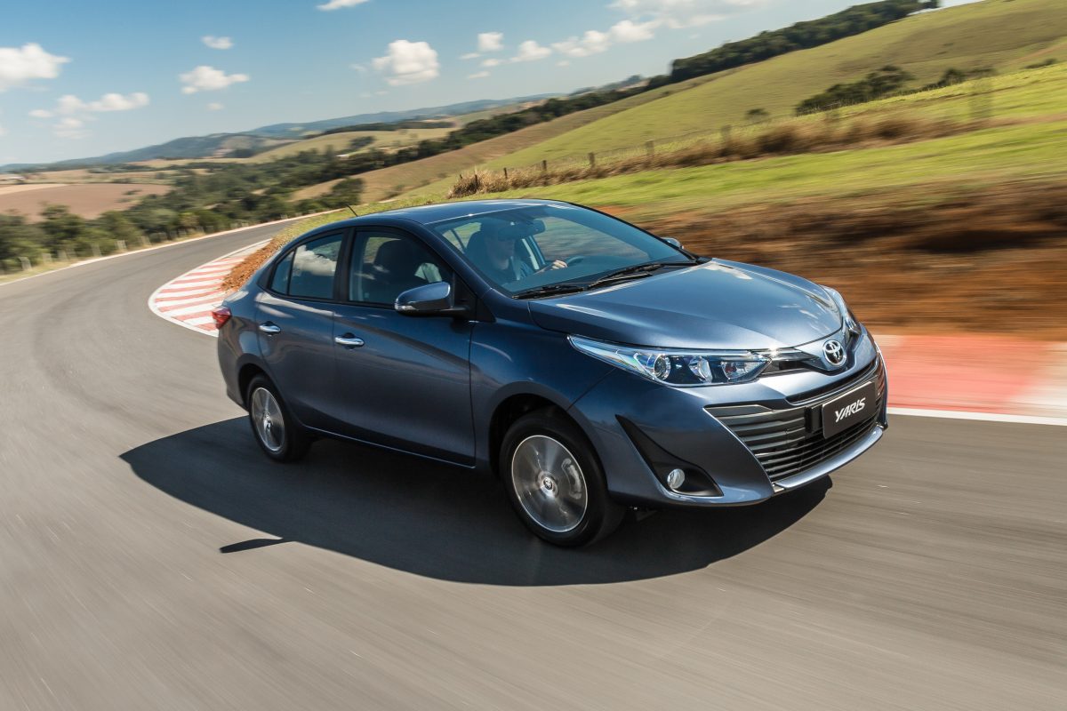 Novo Toyota Yaris chega em janeiro; veja detalhes