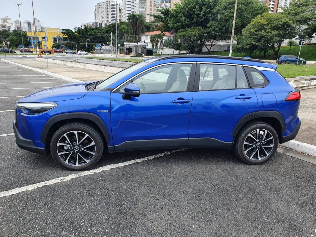 Testamos o Toyota Corolla Cross híbrido, veja os detalhes!