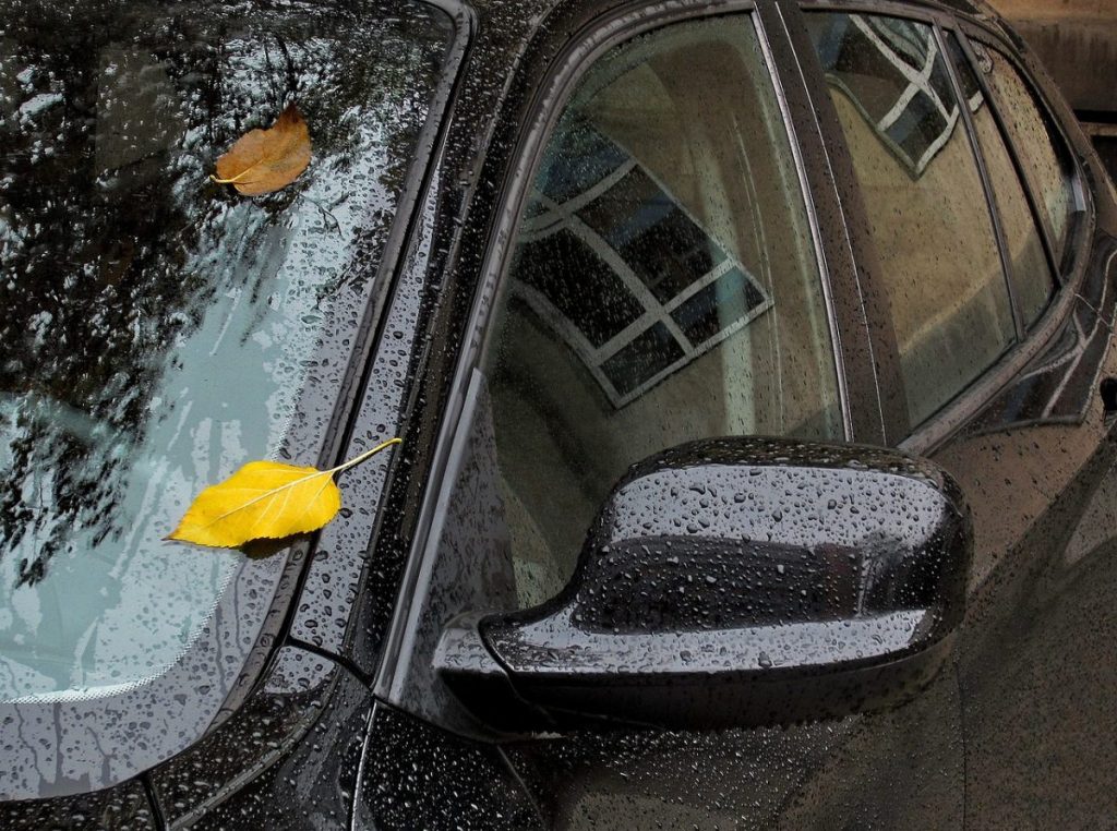 Veja como proteger o carro da chuva