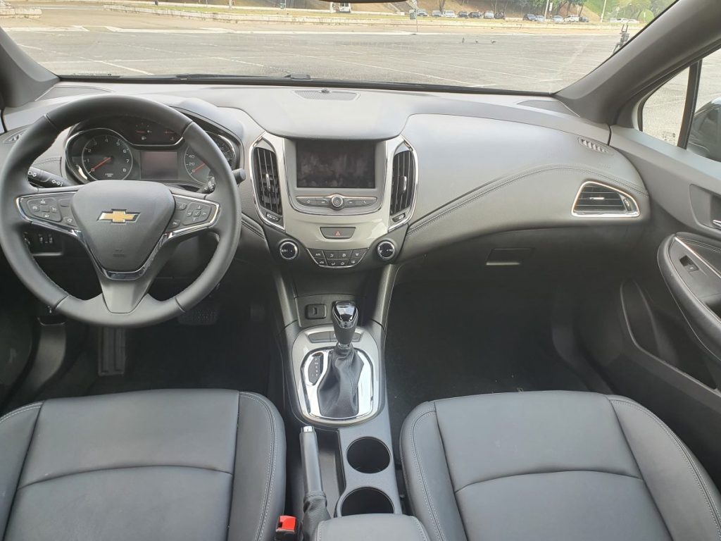 Conheça os detalhes do Chevrolet Cruze Midnight