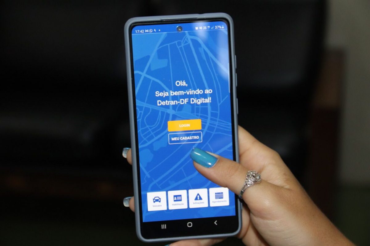 veja como funciona a transferência de veículo feita pela celular disponível no DF