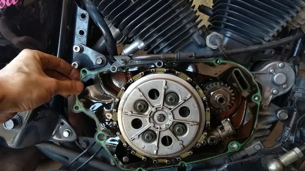 Revisão preventiva da moto prolonga durabilidade e gera economia