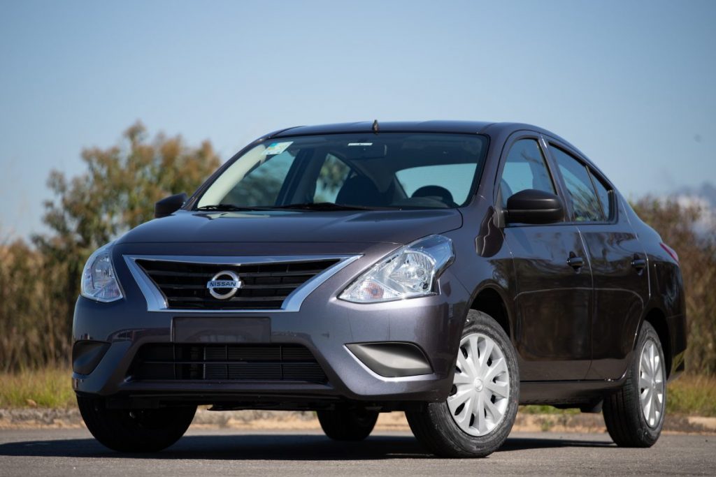 Veja os detalhes do Nissan Verda V-Drive, um dos melhores carros para trabalhar com Uber