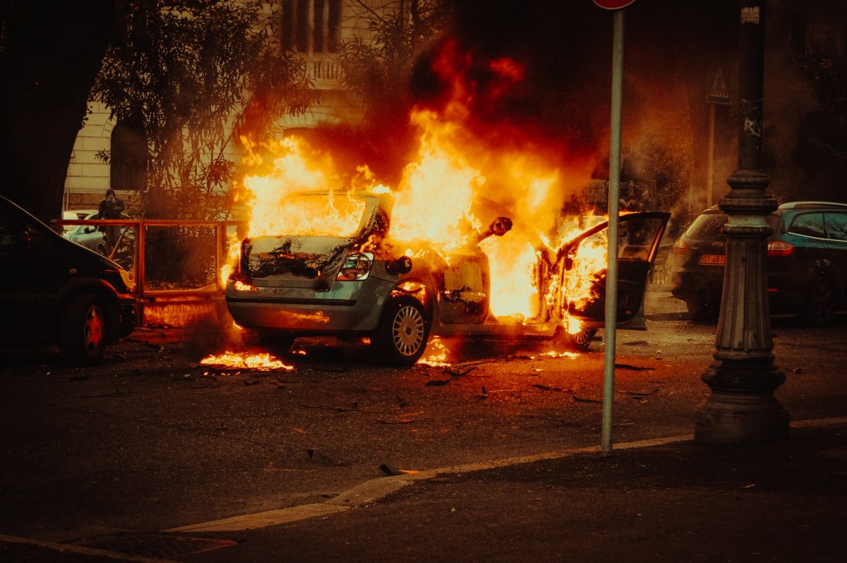 Por que alguns carros pegam fogo? Veja situações que levam a incêndios