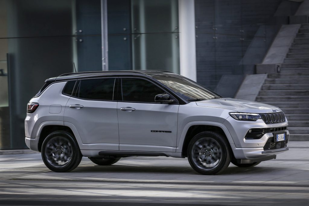 Novo Jeep Compass híbrido pode ser lançado em abril, veja os detalhes do modelo