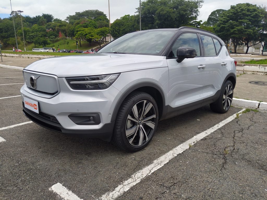 Veja os atributos do Volvo XC40 Recharge Pure Electric 