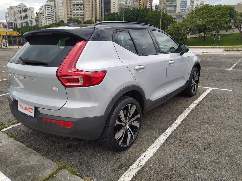 Veja os atributos do Volvo XC40 Recharge Pure Electric 