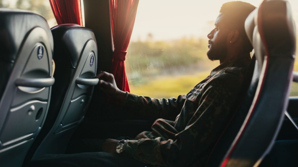 Alta dos combustíveis torna viagens de ônibus 90% mais baratas que as de carro